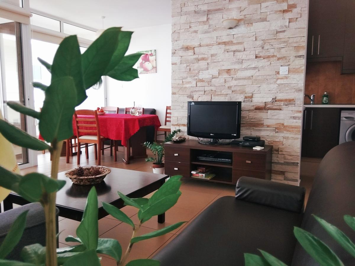 Aetius Apartments Larnaca Extérieur photo