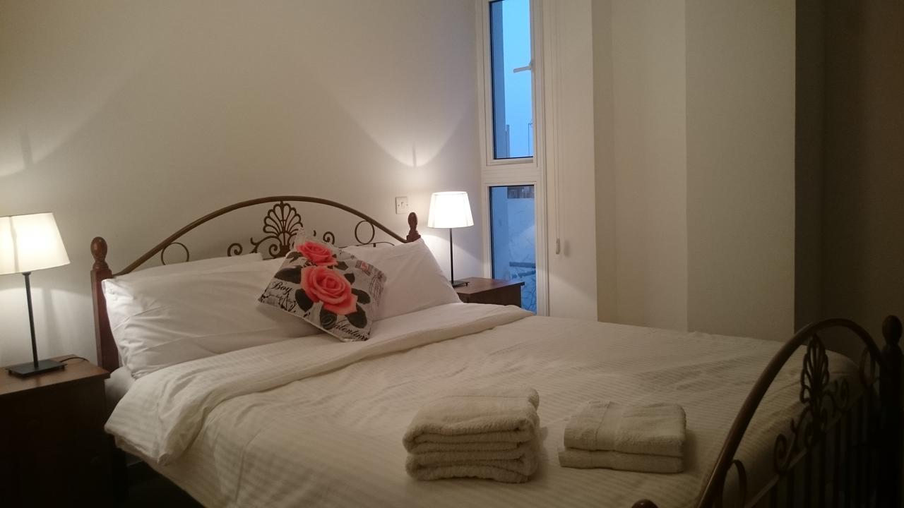 Aetius Apartments Larnaca Extérieur photo