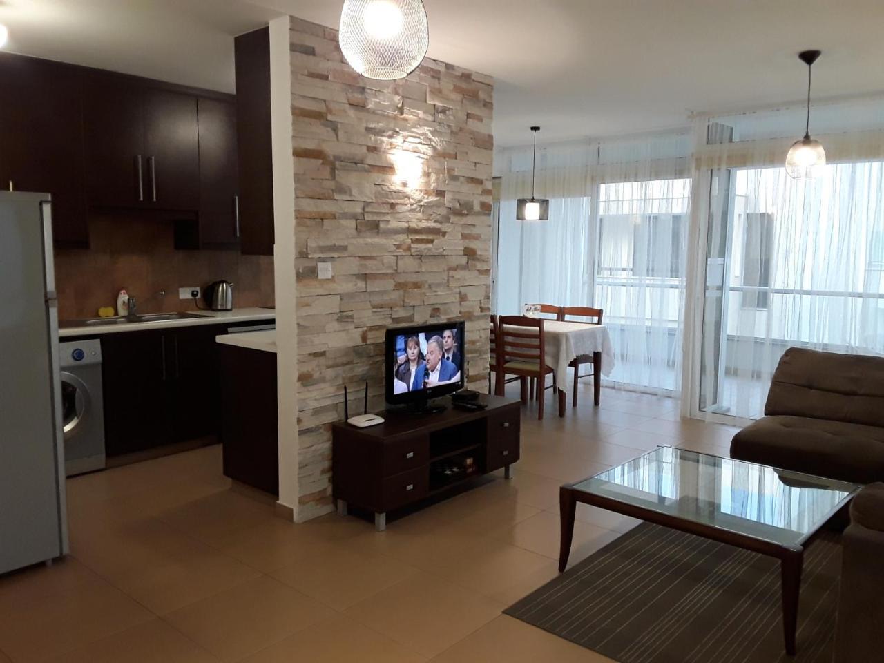 Aetius Apartments Larnaca Extérieur photo